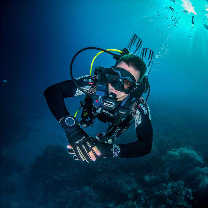 Pianka jednoczęściowa Reef męska 3 mm czarno-szaro-biała rozmiar 3-M Mares 412382S3