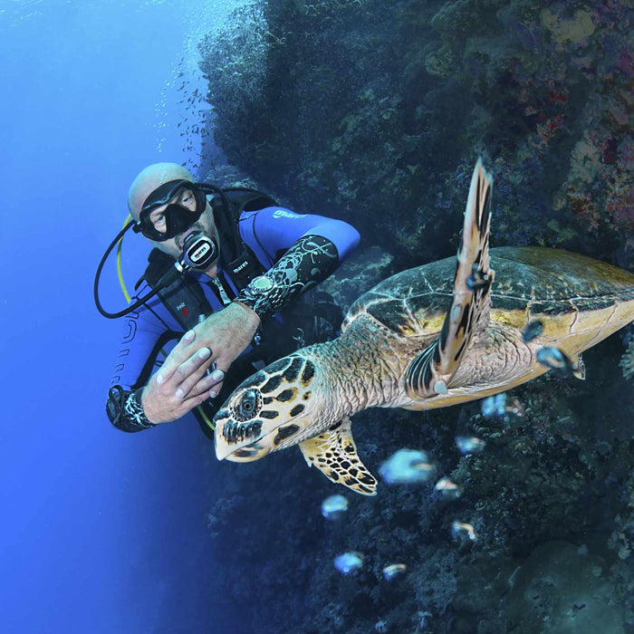 Nassanzug Einteiler Switch Herren 2,5 mm Schwarz-Blau Größe 4-ML Mares 412428S4